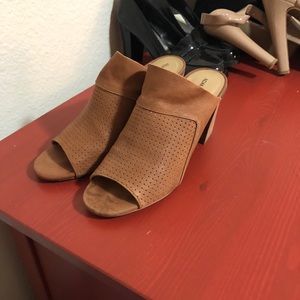 Tan leather mule